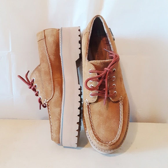 Eastland Shoes - Eastland x Urban Outfitters Platform Deck Shoes